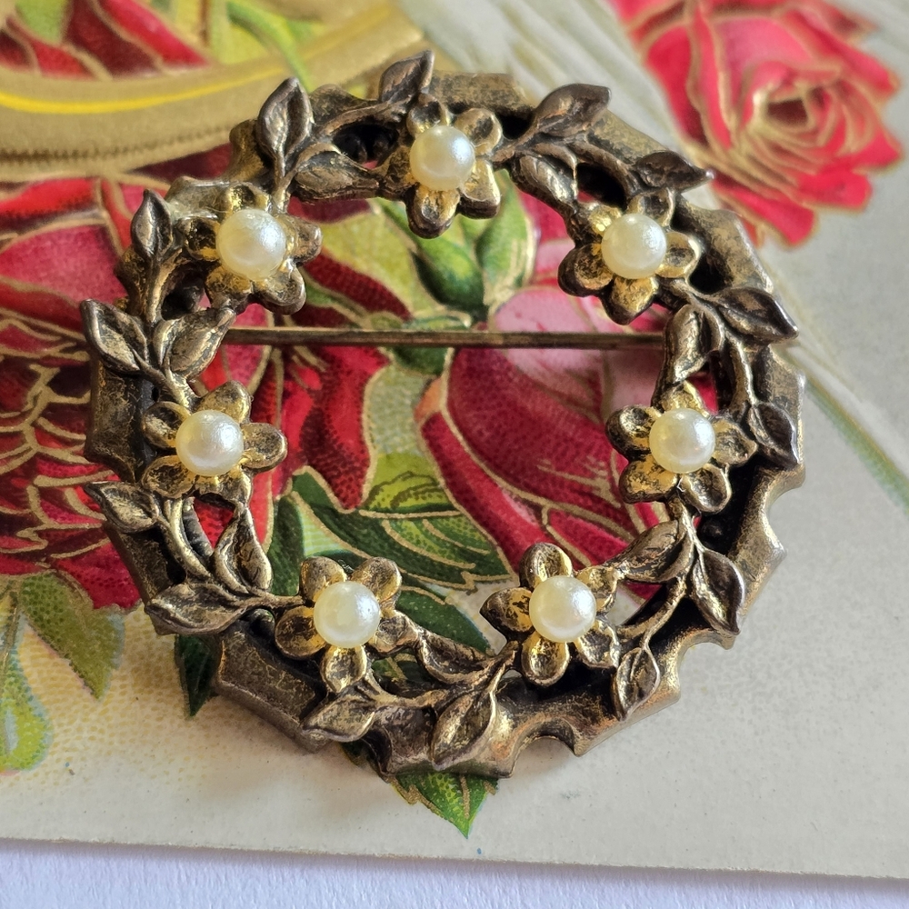 Vintage brooch pearl wreath dark gold tone metal circle flowers floral